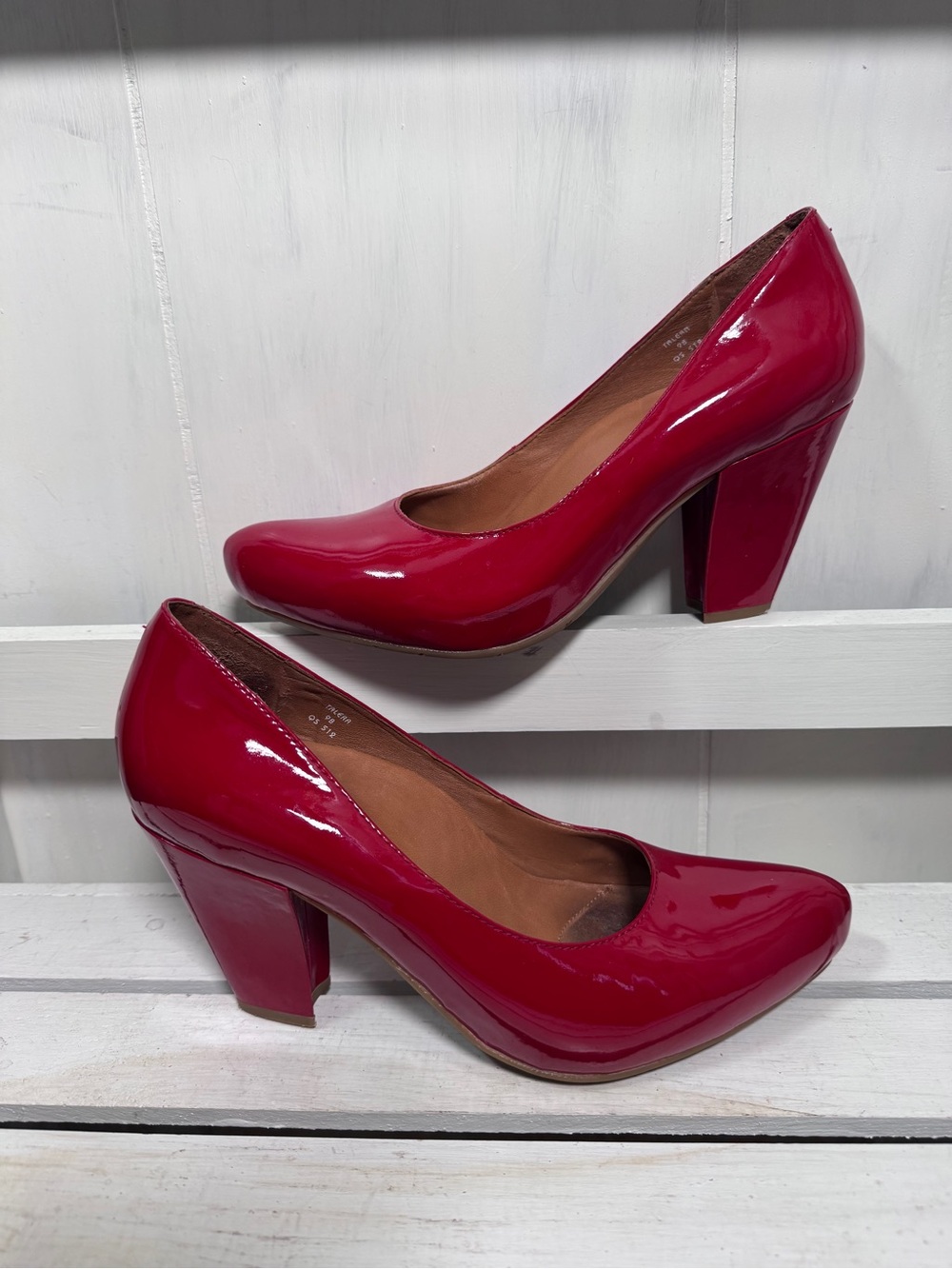 Earthies Cherry Patent Block Heel Pumps RUBY RED SLIPPERS size 9 COMFORTABLE